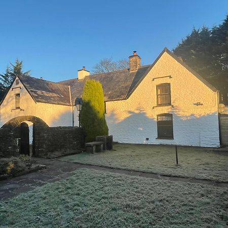 Large Historic Farmhouse In Rhondda Valley Perfect For Groups With Hot Tub Blaencwm Exterior foto