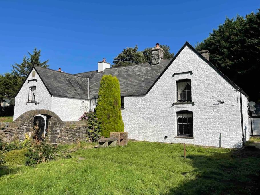 Large Historic Farmhouse In Rhondda Valley Perfect For Groups With Hot Tub Blaencwm Exterior foto