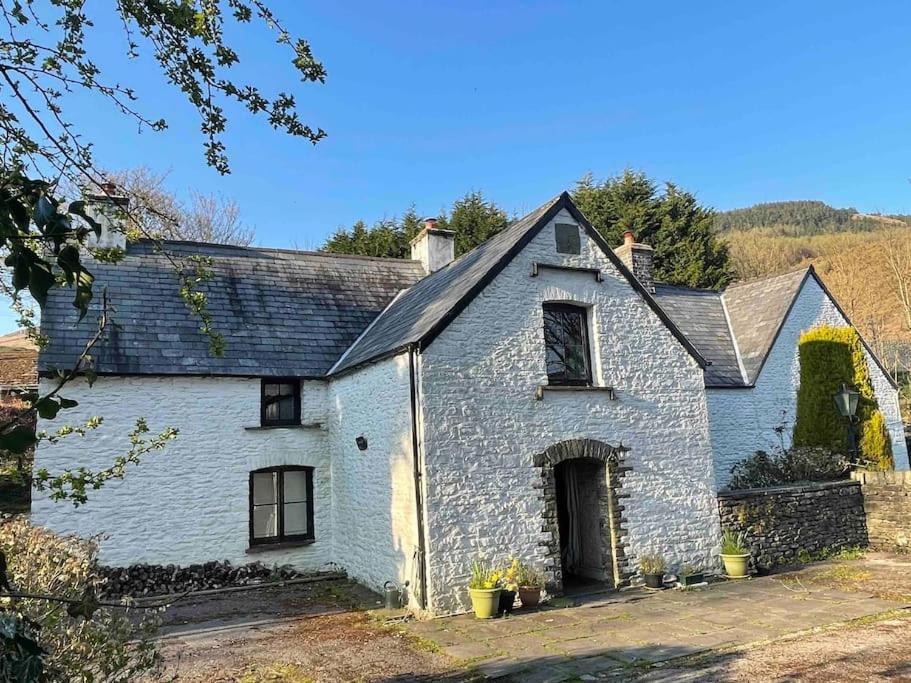 Large Historic Farmhouse In Rhondda Valley Perfect For Groups With Hot Tub Blaencwm Exterior foto