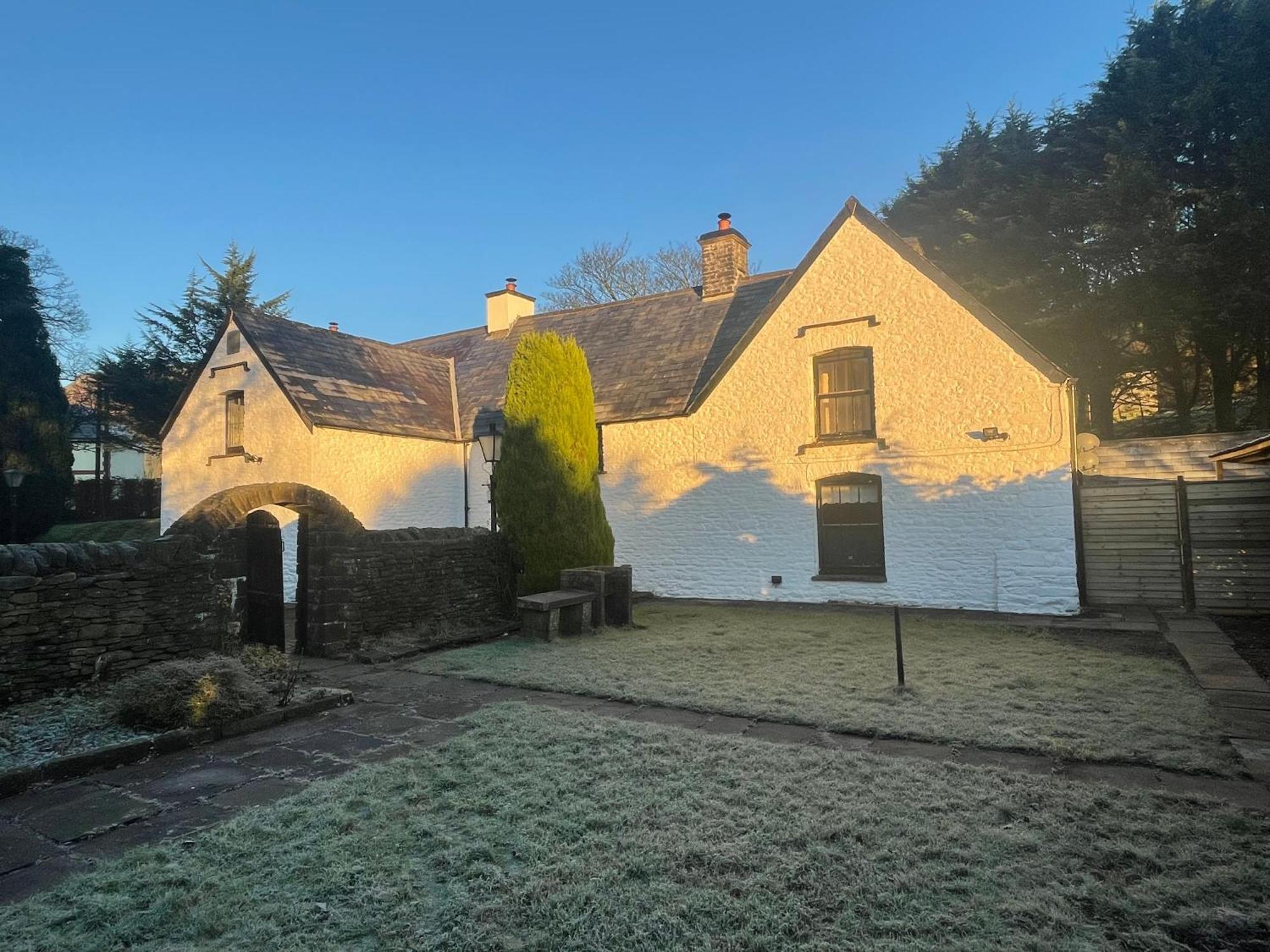 Large Historic Farmhouse In Rhondda Valley Perfect For Groups With Hot Tub Blaencwm Exterior foto