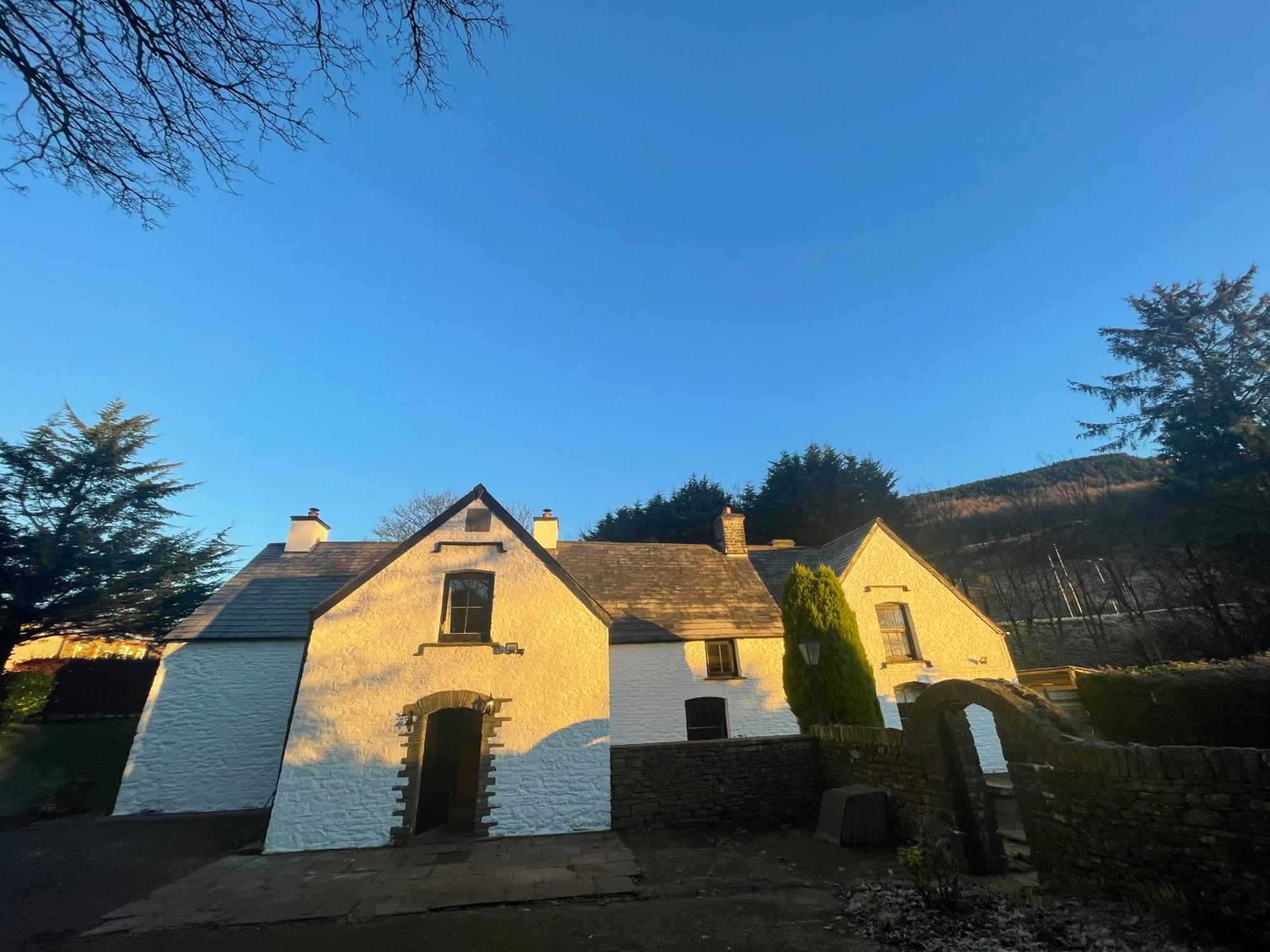 Large Historic Farmhouse In Rhondda Valley Perfect For Groups With Hot Tub Blaencwm Exterior foto