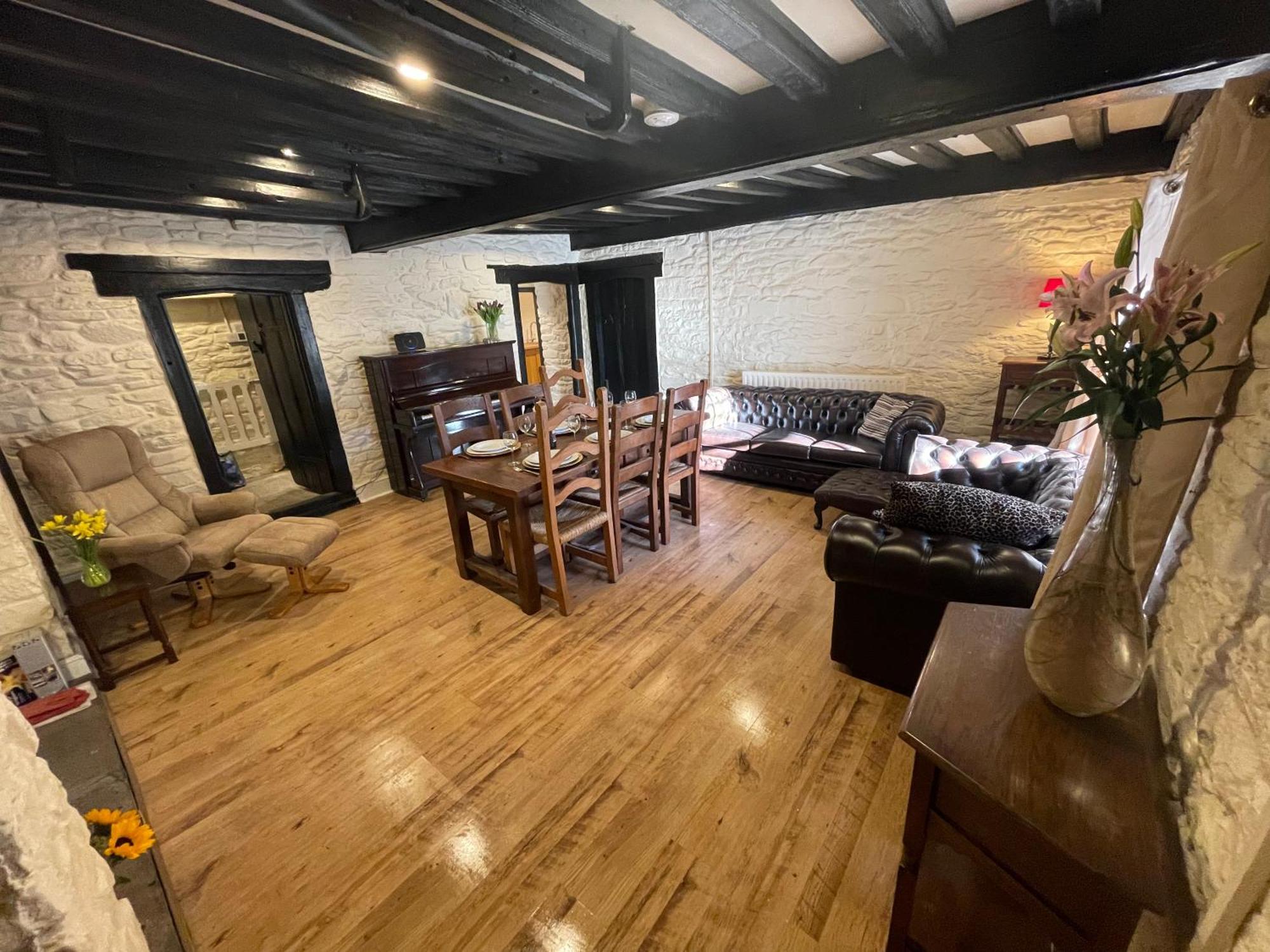 Large Historic Farmhouse In Rhondda Valley Perfect For Groups With Hot Tub Blaencwm Exterior foto