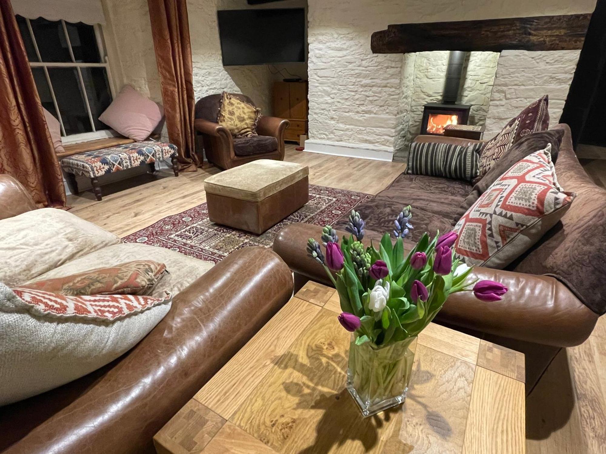 Large Historic Farmhouse In Rhondda Valley Perfect For Groups With Hot Tub Blaencwm Exterior foto